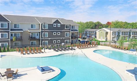 The quarters iowa city - The Quarters Iowa City offers high-end units with a range of floor plans and color schemes for University of Iowa students. Enjoy amenities like a pool, golf simulator, free parking, …